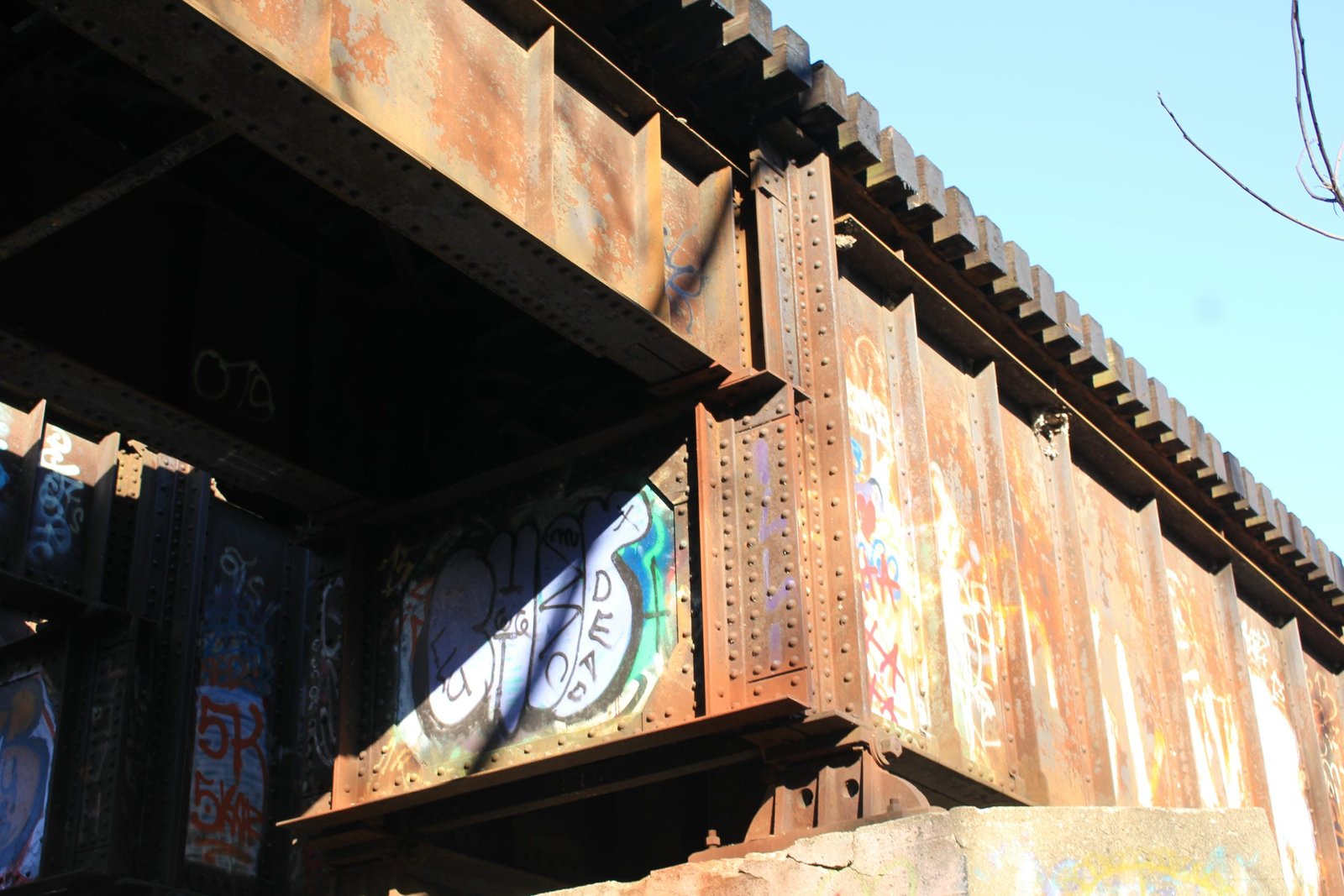 Bent between south approach and main span
